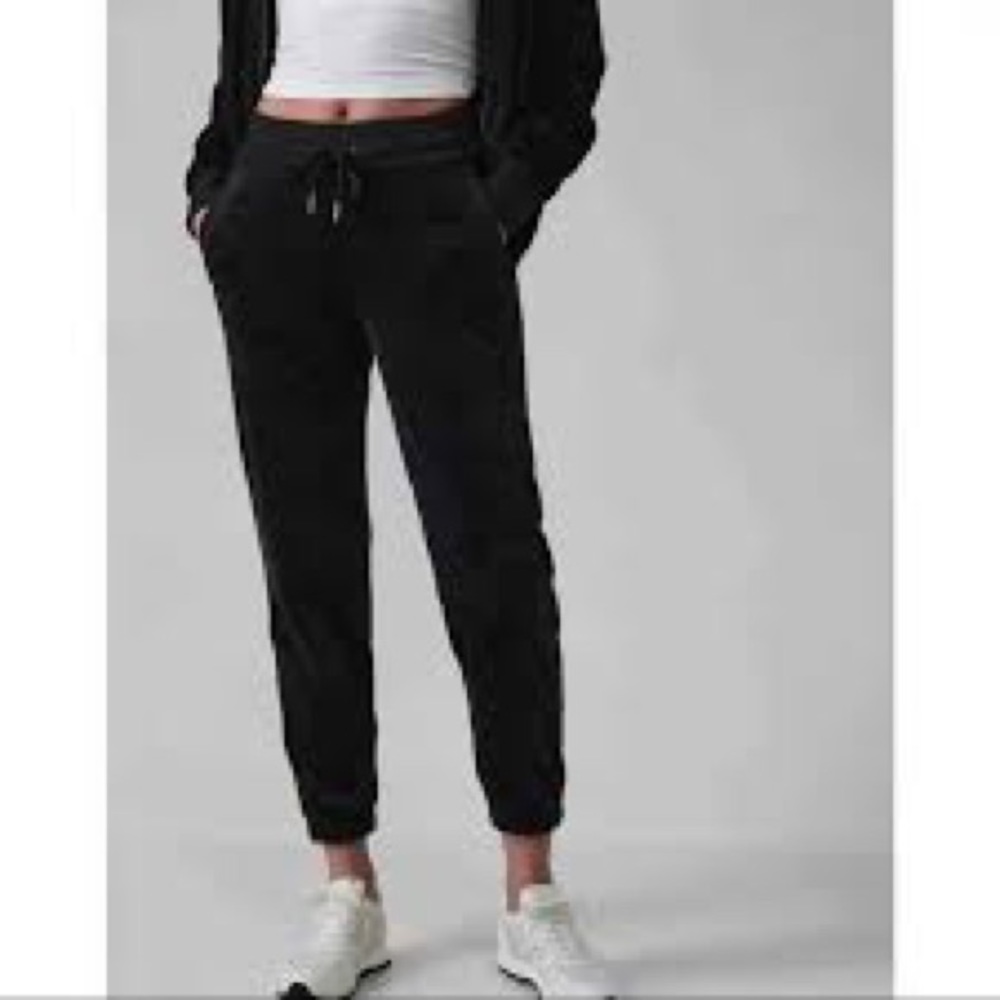 Cozy Karma Recovery Jogger size small. NWT